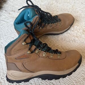 Columbia Brown Teal Hiking Boots Size 8.5
